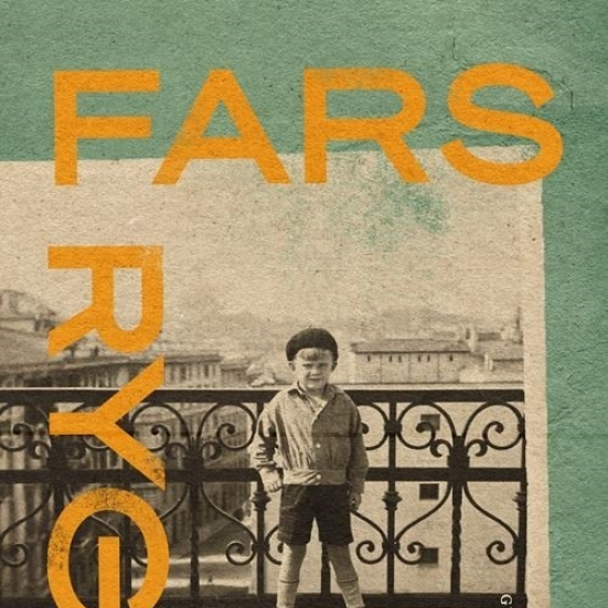 Billedet viser bogforsiden af 'Fars ryg' af Niels Fredrik Dahl, som består af en lysegrøn baggrund og et gammelt sort hvidt billede af en dreng på en bro i en by.