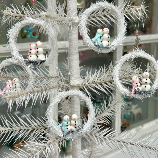 snemænd i grankranse