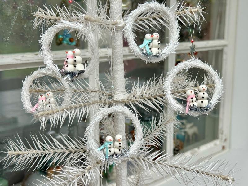 snemænd i grankranse