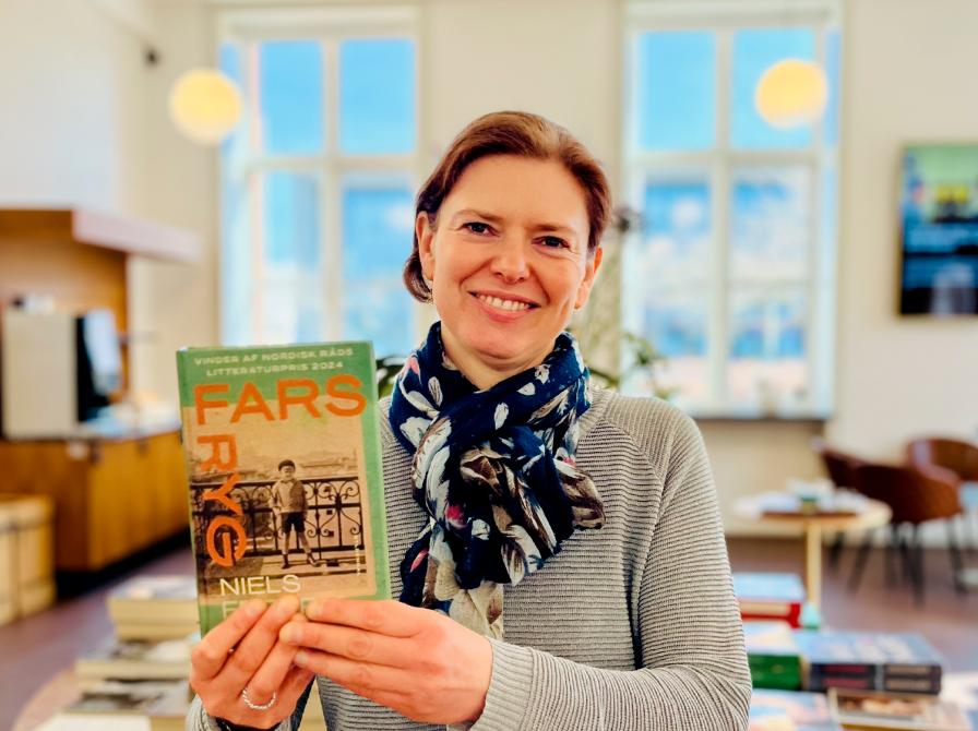 Anbefaling af bog 'Fars ryg'